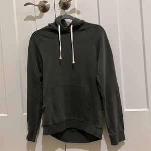 Men’s hunter green sweatshirt from H&M